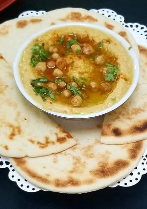 A picture of Hummus with pita bread.