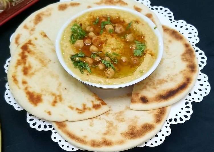 Recipe of Any-night-of-the-week Hummus with pita bread