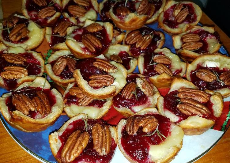 Cranberry Brie Cups Cranberry Brie Cups