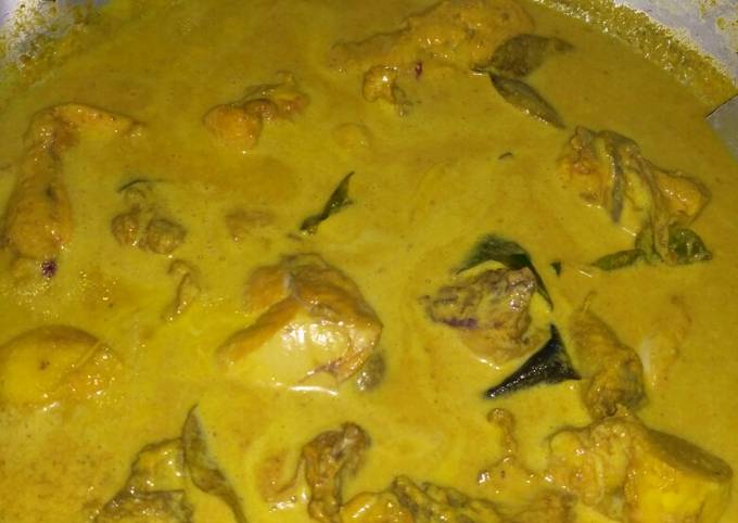 Ayam gulai khas Padang