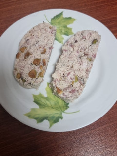 Una foto de Fiambre de pollo con pistachos
