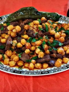 Una foto de Garbanzos con hígado