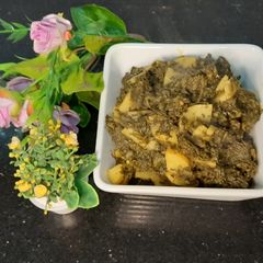 A picture of Aaloo palak.