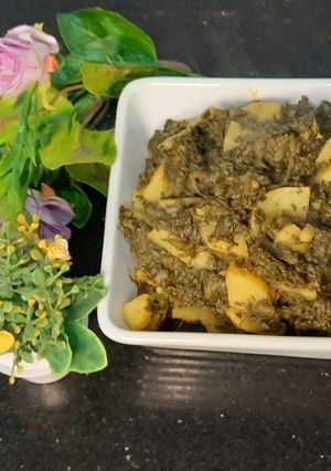 A picture of Aaloo palak.