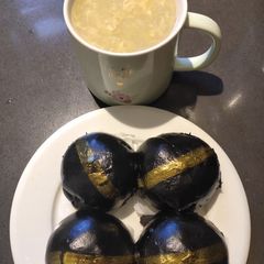 A picture of Black Sesame Bun.