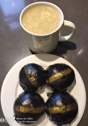A picture of Black Sesame Bun.