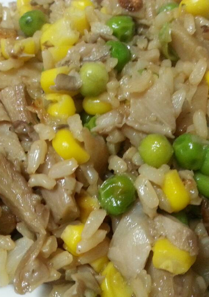 Una foto de Arroz integral con verduras
