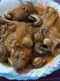 Conejo con caracoles