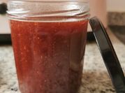 Una foto de mermelada de fresa thermomix