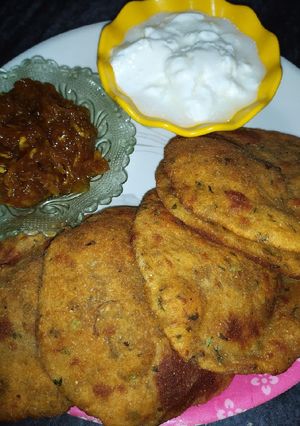 आलू पूड़ी रेसिपी मुख्य फोटो