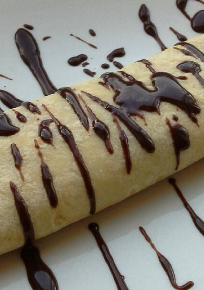Una foto de Lekker o crepes de plátano con chocolate