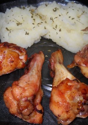 Una foto de Alitas y patitas de pollo a la sidra