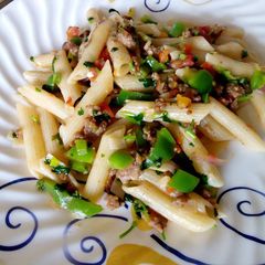 A picture of Pasta with mincemeat.