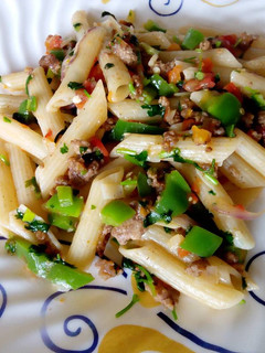 A picture of Pasta with mincemeat.