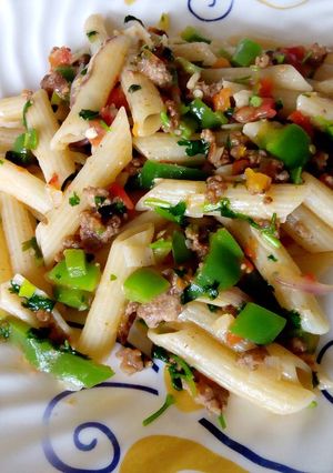 A picture of Pasta with mincemeat.