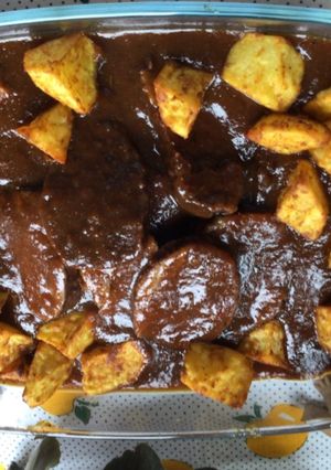 Una foto de Redondo con salsa negra (Asado negro)