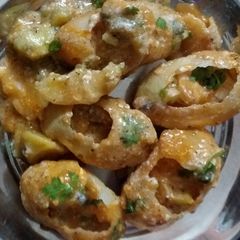 A picture of Dahi puri.