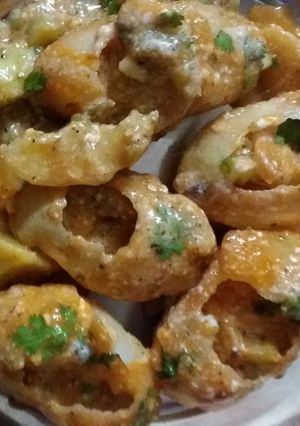 A picture of Dahi puri.