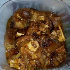 A picture of Amaqina (cow heels).