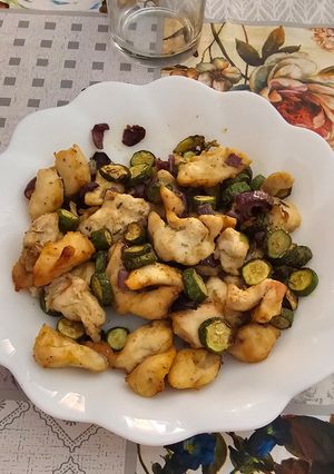 Foto di Straccetti di pollo,zucchine e cipolla di tropea