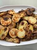 Aubergines chinoises avec courgette ronde et pommes de terre grillées herbes et épices