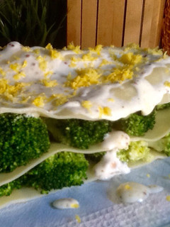 Una foto de Lasaña fría de brócoli con mahonesa de limón
