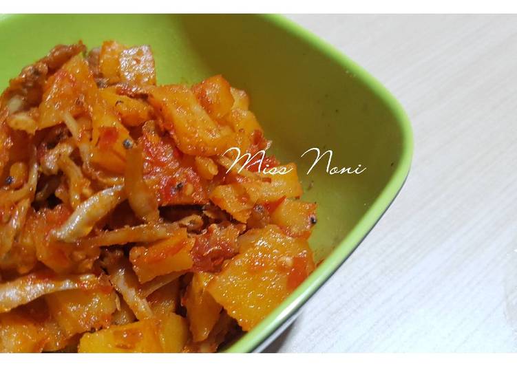 Langkah Mudah untuk meracik Balado Kentang Teri Untuk Pemula, Lezat