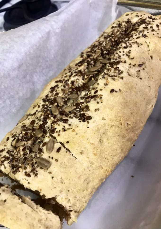 Una foto de Pan integral con semillas