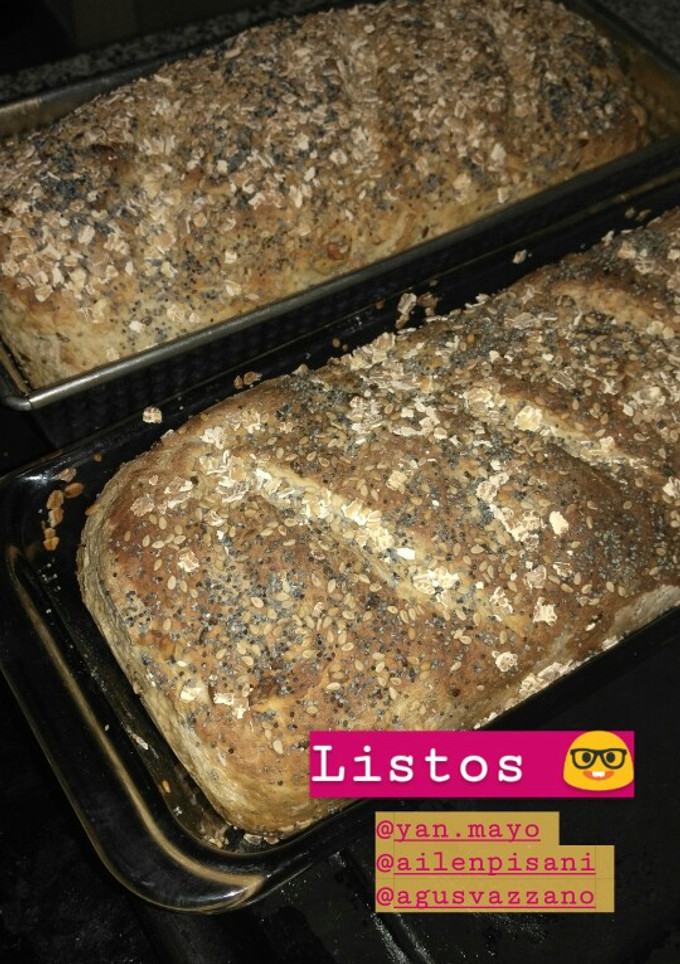 Una foto de Pan de molde integral con semillas
