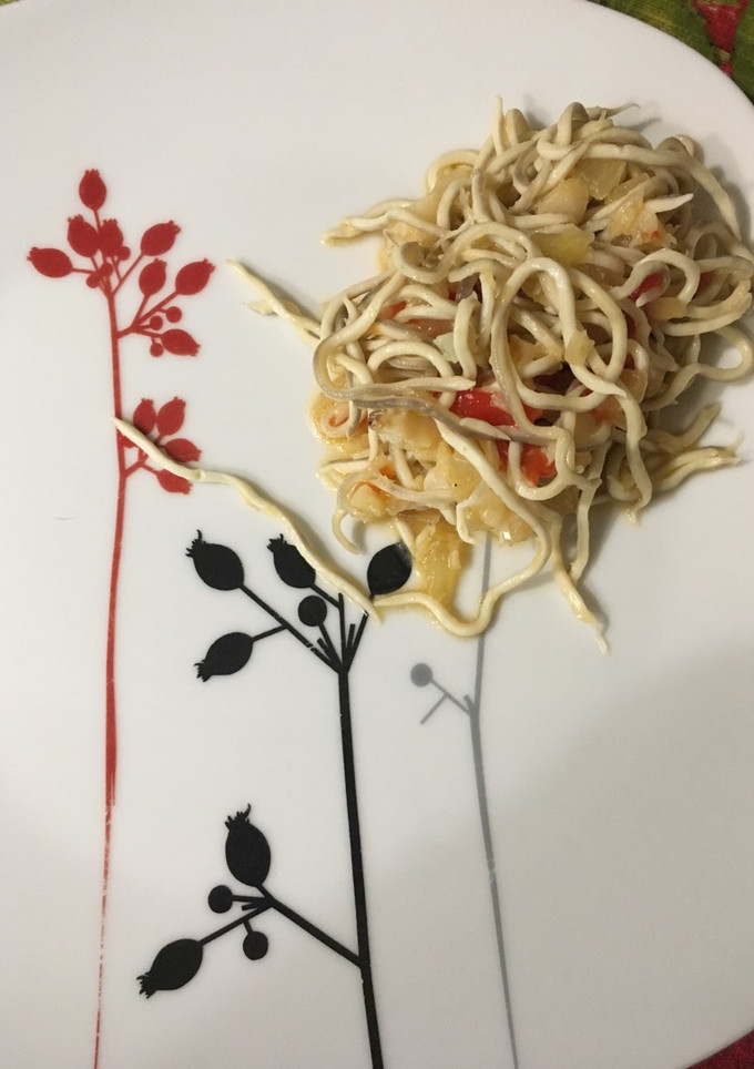 Una foto de Gulas con bacalao y pimiento