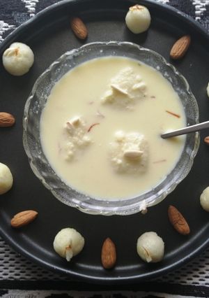 રાઈસ રસમલાઈ (Rice Rasmalai recipe in gujarati) રેસીપી મુખ્ય ફોટો