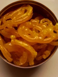જલેબી (Jalebi Recipe In Gujarati) રેસીપી મુખ્ય ફોટો