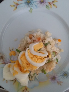Una foto de Arroz colorido al huevo