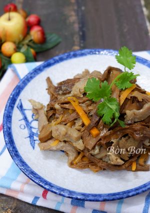Hình của món Măng Khô Xào Thịt Heo.
