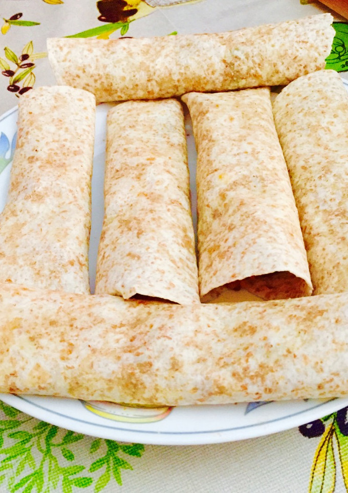Una foto de Fajitas integrales con pollo, arroz y verduras (picantes)