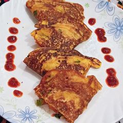 A picture of Potato stuffed besan chilla.