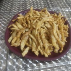 A picture of Namak pare.