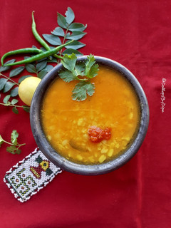 लहसुनी उडद दाल (Lehsuni udad dal recipe in Hindi) रेसिपी मुख्य फोटो