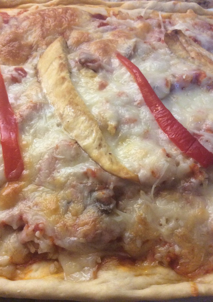 Una foto de Pizza de pollo y arroz