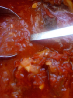 Una foto de Salsa de tomate con carne estilo César