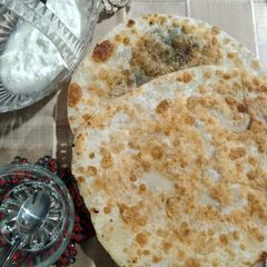 A picture of Aloo chicken paratha.