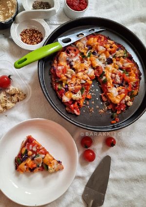A picture of Cauliflower thin crusted Pizza.