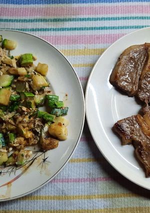 Una foto de Zucchini revuelto con huevo a la chapa
