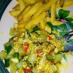A picture of Fried Irish with vegetable egg sauce.