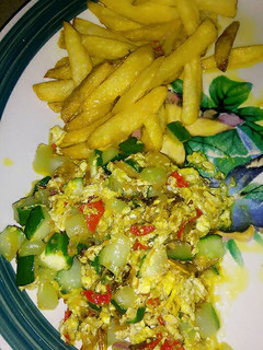 A picture of Fried Irish with vegetable egg sauce.
