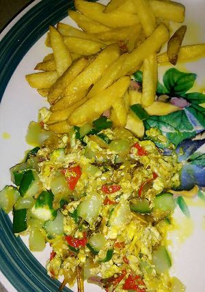 A picture of Fried Irish with vegetable egg sauce.