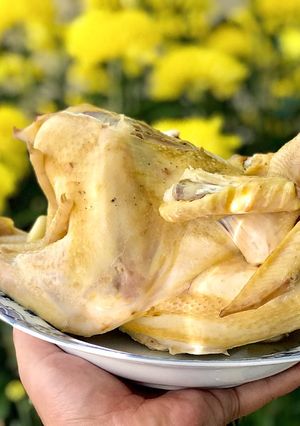 Hình của món Gà ta hấp muối xả.