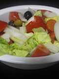Ensalada de lechuga, tomate y cebolla