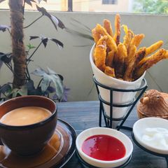 A picture of Crispy and spicy finger chips 🍟.