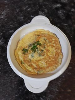 Una foto de Tortilla de ajo y perejil